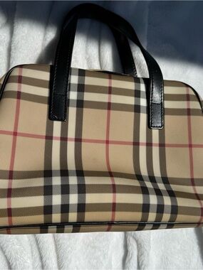 Burberry Beige nova check with satchel Black Interior great condition authentic